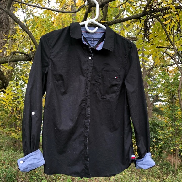 ✨ TOMMY HILFIGER BLOUSE ✨ - Picture 2 of 4
